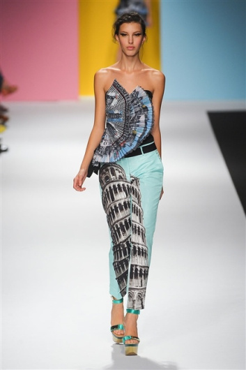Fotoservizio/SS 2012/WOMEN/FRANKIE MORELLO/2