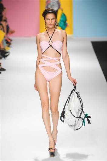 Fotoservizio/SS 2012/WOMEN/FRANKIE MORELLO/16