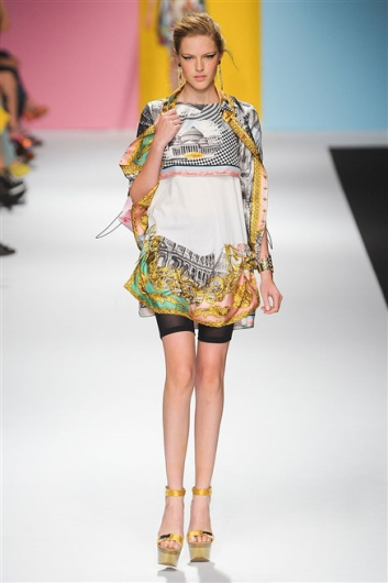 Fotoservizio/SS 2012/WOMEN/FRANKIE MORELLO/18
