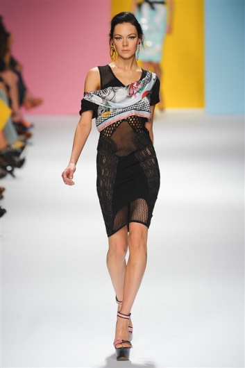 Fotoservizio/SS 2012/WOMEN/FRANKIE MORELLO/24
