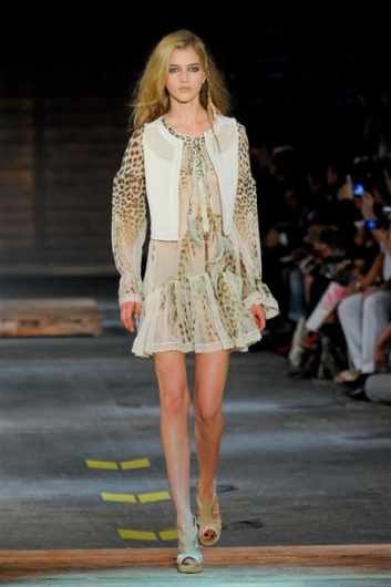 Fotoservizio/SS 2012/WOMEN/JUST CAVALLI/10
