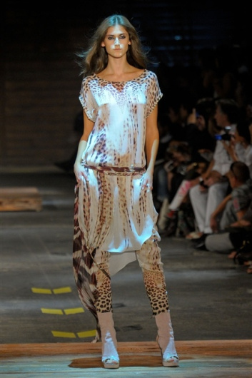 Fotoservizio/SS 2012/WOMEN/JUST CAVALLI/11