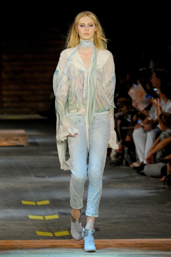 Fotoservizio/SS 2012/WOMEN/JUST CAVALLI/2