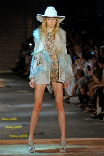 Fotoservizio/SS 2012/WOMEN/JUST CAVALLI/19