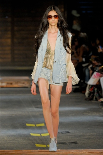 Fotoservizio/SS 2012/WOMEN/JUST CAVALLI/13