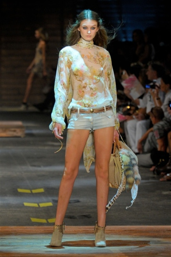 Fotoservizio/SS 2012/WOMEN/JUST CAVALLI/15