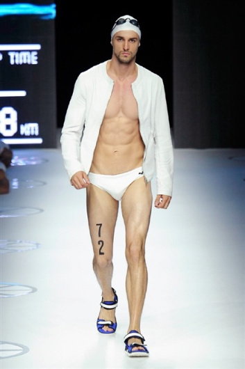 Fotoservizio/SS 2015/MEN/DIRK BIKKEMBERGS/DP1/1