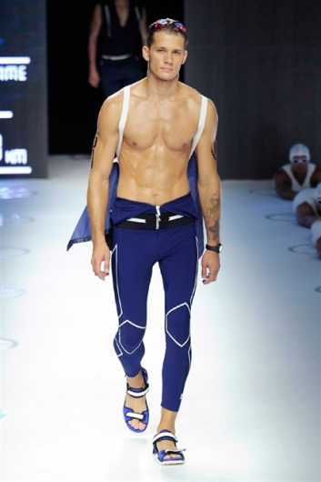 Fotoservizio/SS 2015/MEN/DIRK BIKKEMBERGS/DP1/9