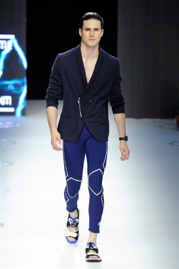 Fotoservizio/SS 2015/MEN/DIRK BIKKEMBERGS/DP1/12