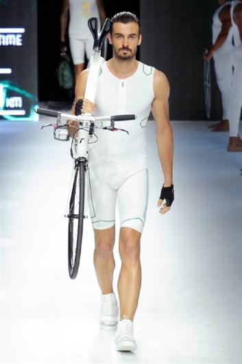 Fotoservizio/SS 2015/MEN/DIRK BIKKEMBERGS/DP1/13