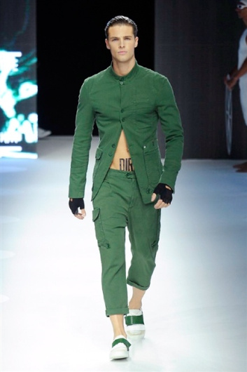 Fotoservizio/SS 2015/MEN/DIRK BIKKEMBERGS/DP1/20