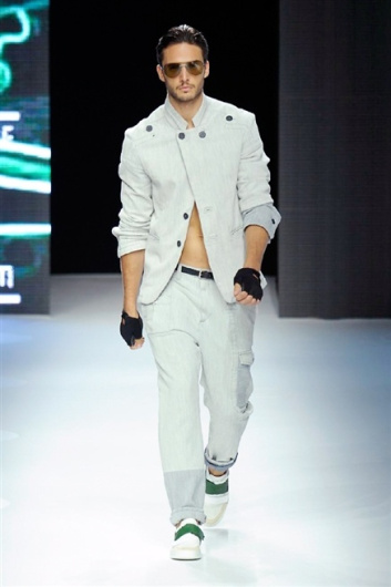 Fotoservizio/SS 2015/MEN/DIRK BIKKEMBERGS/DP1/25