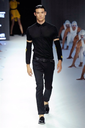 Fotoservizio/SS 2015/MEN/DIRK BIKKEMBERGS/DP1/29