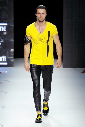 Fotoservizio/SS 2015/MEN/DIRK BIKKEMBERGS/DP1/32
