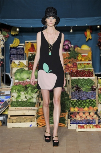 Fotoservizio/SS 2012/WOMEN/MOSCHINO CHEAP AND CHIC/5