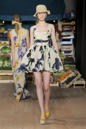 Fotoservizio/SS 2012/WOMEN/MOSCHINO CHEAP AND CHIC/15