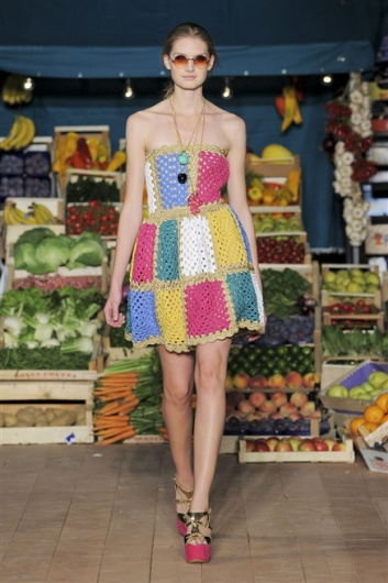 Fotoservizio/SS 2012/WOMEN/MOSCHINO CHEAP AND CHIC/21
