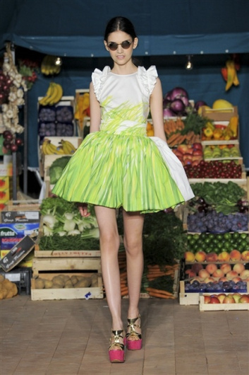 Fotoservizio/SS 2012/WOMEN/MOSCHINO CHEAP AND CHIC/25