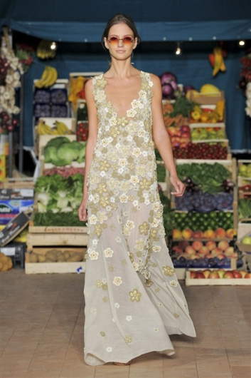 Fotoservizio/SS 2012/WOMEN/MOSCHINO CHEAP AND CHIC/17
