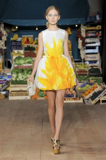 Fotoservizio/SS 2012/WOMEN/MOSCHINO CHEAP AND CHIC/28