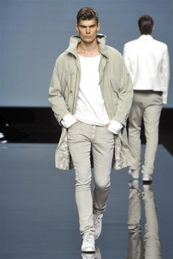 Fotoservizio/SS 2015/MEN/ERMANNO SCERVINO/DP1/7
