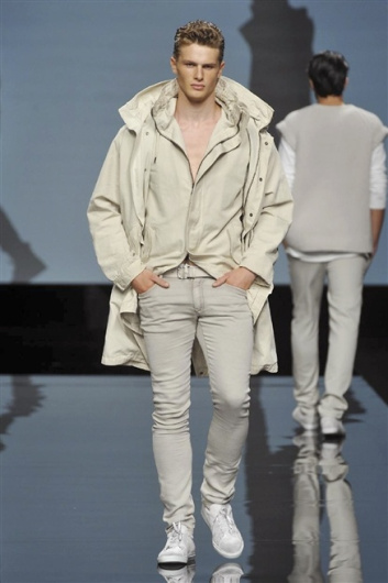 Fotoservizio/SS 2015/MEN/ERMANNO SCERVINO/DP1/8