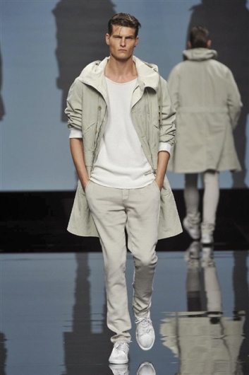 Fotoservizio/SS 2015/MEN/ERMANNO SCERVINO/DP1/9