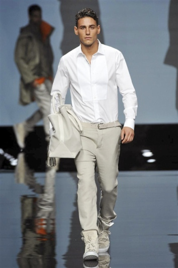 Fotoservizio/SS 2015/MEN/ERMANNO SCERVINO/DP1/10