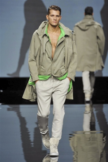 Fotoservizio/SS 2015/MEN/ERMANNO SCERVINO/DP1/13