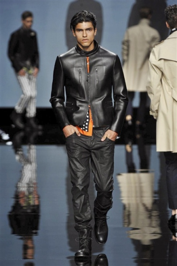 Fotoservizio/SS 2015/MEN/ERMANNO SCERVINO/DP1/25
