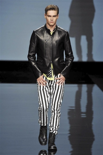 Fotoservizio/SS 2015/MEN/ERMANNO SCERVINO/DP1/26