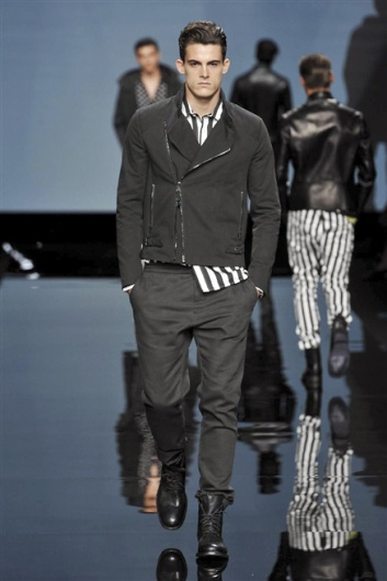 Fotoservizio/SS 2015/MEN/ERMANNO SCERVINO/DP1/27