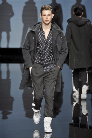 Fotoservizio/SS 2015/MEN/ERMANNO SCERVINO/DP1/29