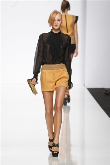 Fotoservizio/SS 2012/WOMEN/BYBLOS/4