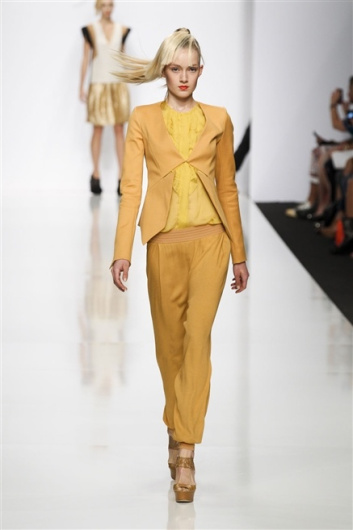 Fotoservizio/SS 2012/WOMEN/BYBLOS/5