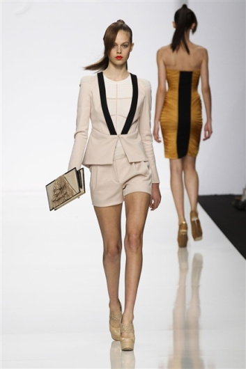 Fotoservizio/SS 2012/WOMEN/BYBLOS/11