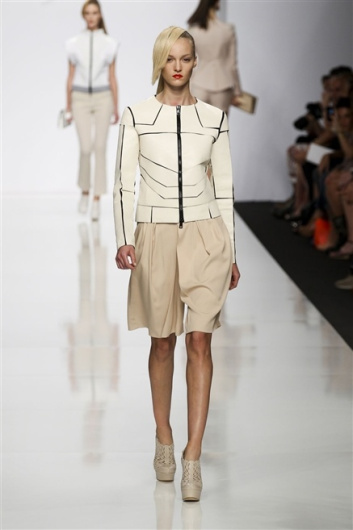 Fotoservizio/SS 2012/WOMEN/BYBLOS/13