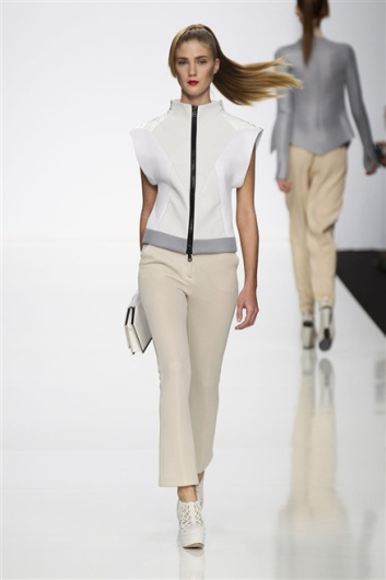 Fotoservizio/SS 2012/WOMEN/BYBLOS/14
