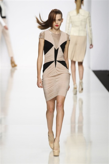 Fotoservizio/SS 2012/WOMEN/BYBLOS/15