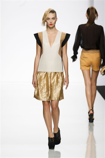 Fotoservizio/SS 2012/WOMEN/BYBLOS/6