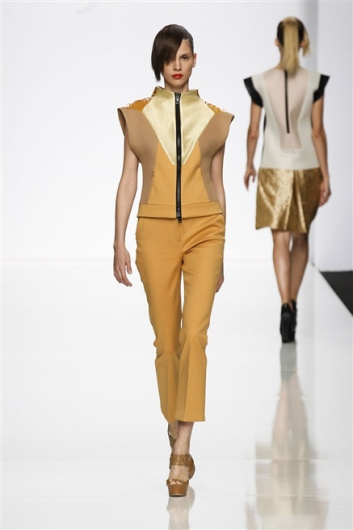 Fotoservizio/SS 2012/WOMEN/BYBLOS/8