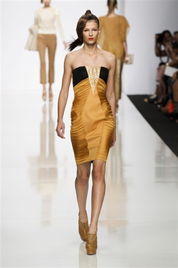 Fotoservizio/SS 2012/WOMEN/BYBLOS/9