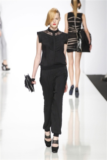 Fotoservizio/SS 2012/WOMEN/BYBLOS/20