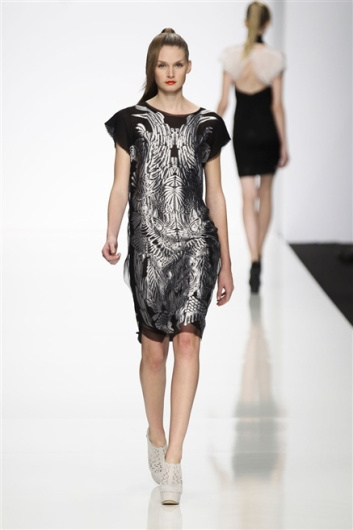 Fotoservizio/SS 2012/WOMEN/BYBLOS/24