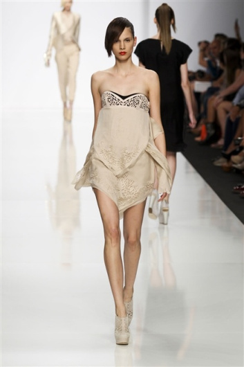 Fotoservizio/SS 2012/WOMEN/BYBLOS/25