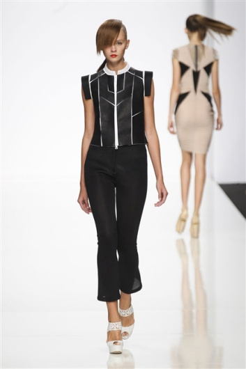 Fotoservizio/SS 2012/WOMEN/BYBLOS/17