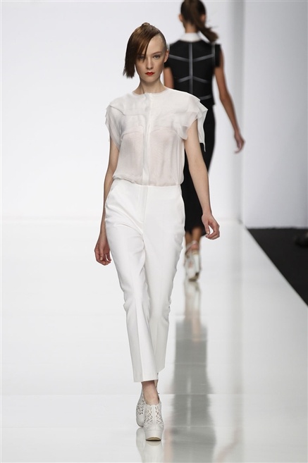 Fotoservizio/SS 2012/WOMEN/BYBLOS/19