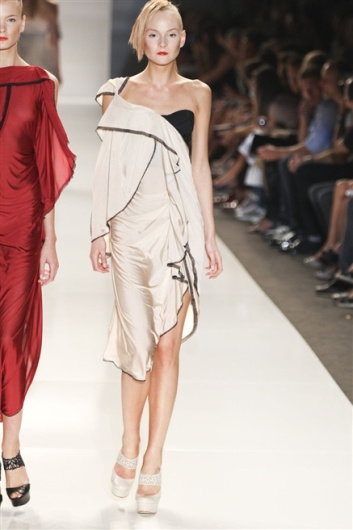 Fotoservizio/SS 2012/WOMEN/BYBLOS/31