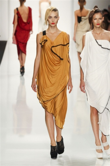 Fotoservizio/SS 2012/WOMEN/BYBLOS/33