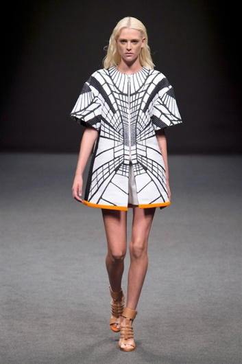 Fotoservizio/SS 2015/WOMEN/BYBLOS MILANO/DP1/0